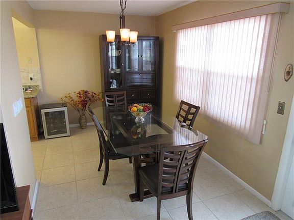 4th image of 4113 Oakridge V #4113
