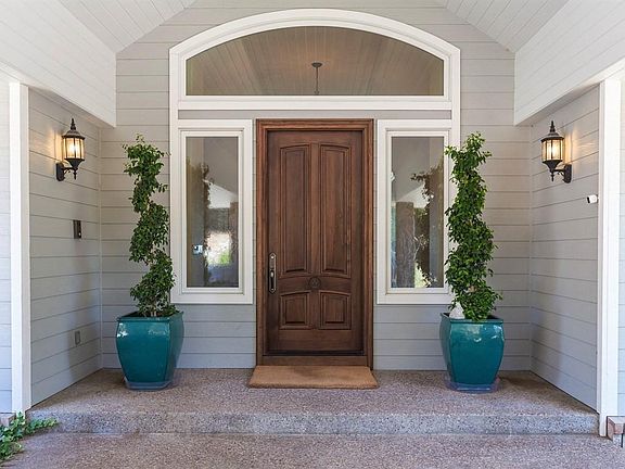 3rd image of 13212 Peacock Ct