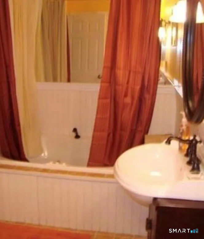 Studio, 2.0 bath, 450 sqft, $1,600 — Photo 2