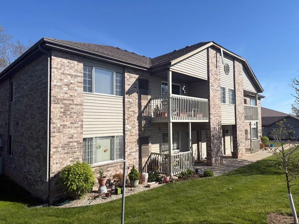 W170S7603 Gregory Dr #G, Muskego, WI 53150