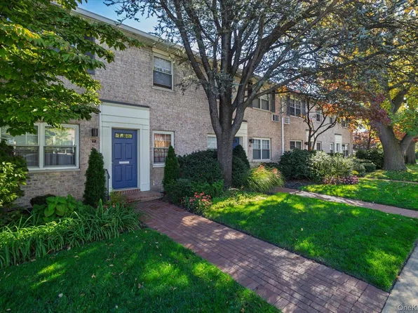 7 N Lewis Place #2B, Rockville Centre, NY 11570