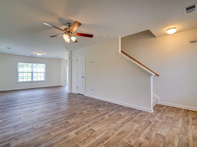 584 Craftsman Ln — Photo 14