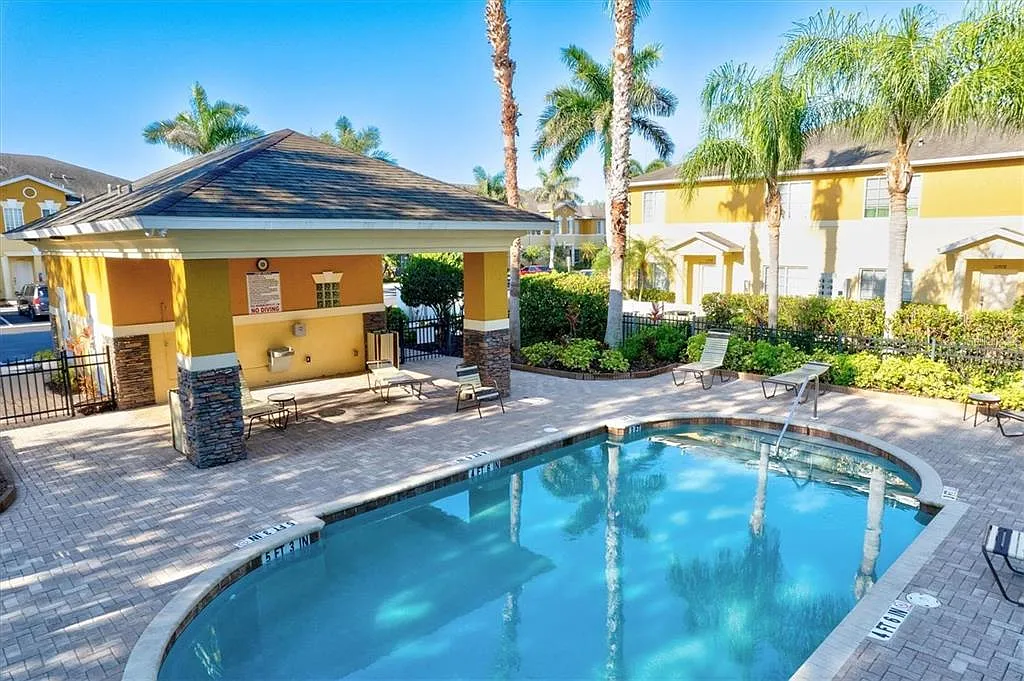 3 bed, 2.5 bath, 1500 sqft, $1,800 — Photo 3