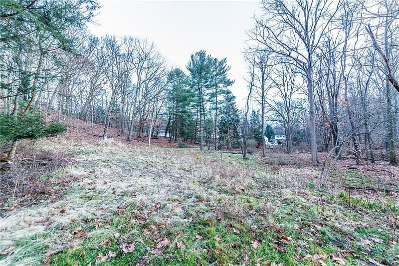 1st image of 121 Twin Oaks Dr