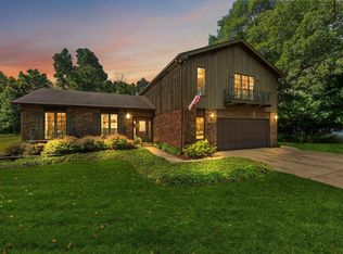 13711 Lantern Dr, Saint John, IN 46373