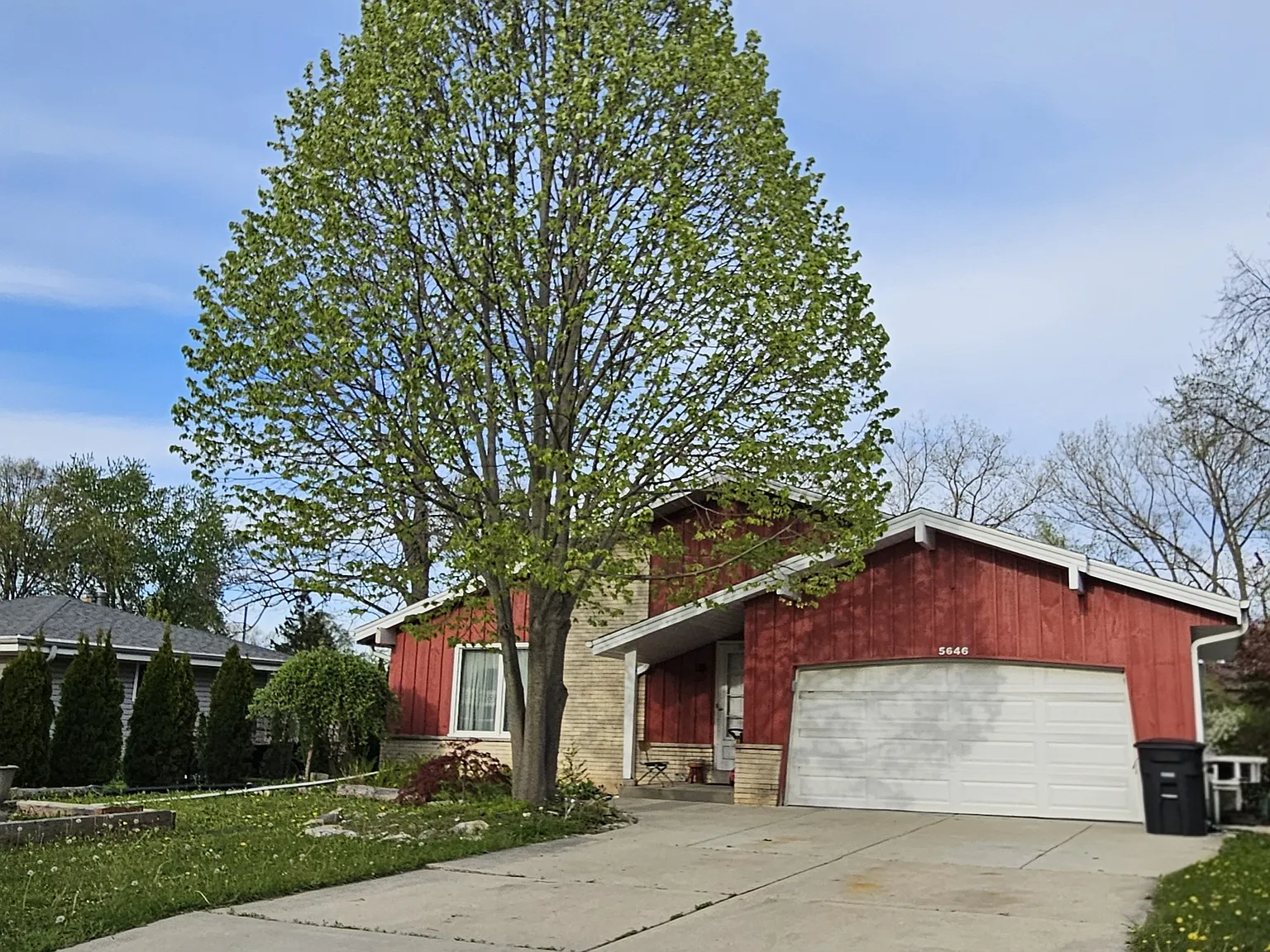 3 bed, 1.5 bath, 1400 sqft, $2,500 — Photo 1
