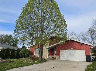 5646 S 45th St, Greenfield, WI 53220