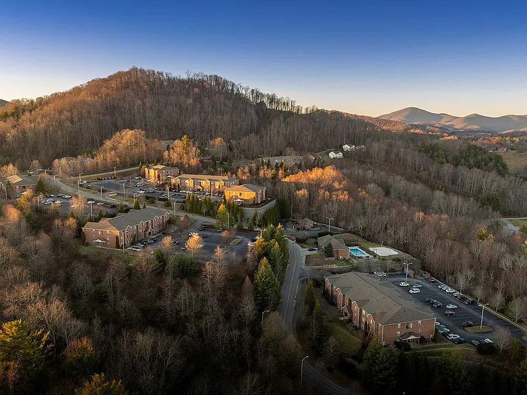 Mountaineer Village - 26