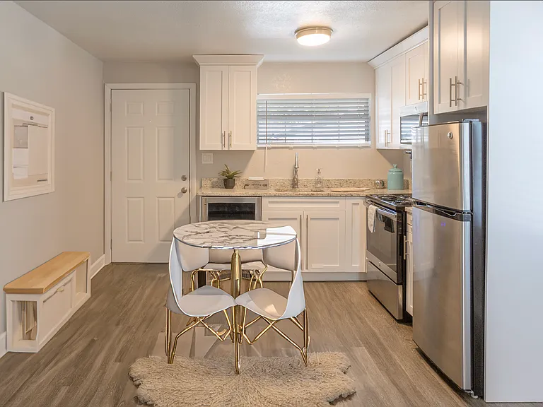 301 S Gomez Ave #G — Photo 4