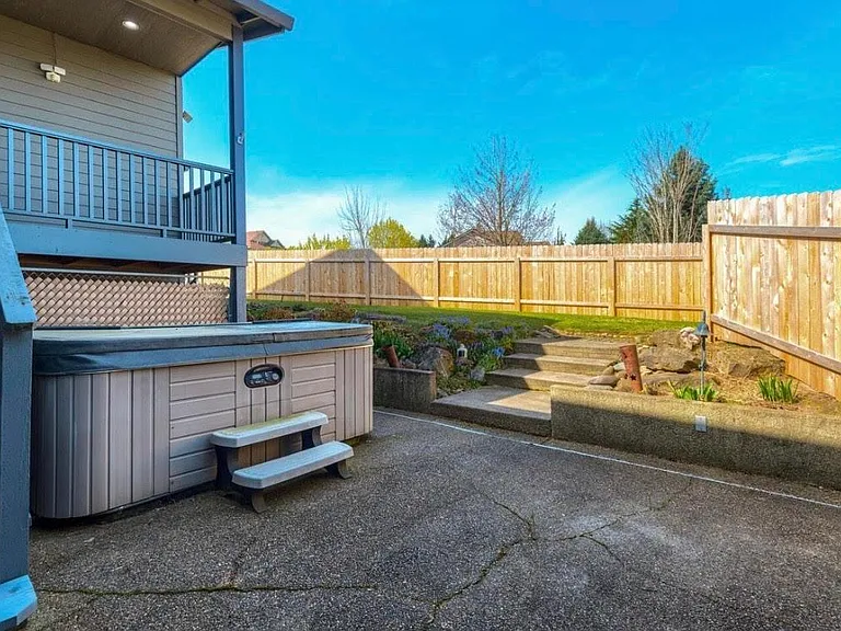1238 NE Cedar Ridge Loop — Photo 27