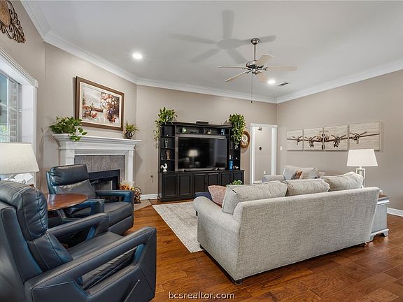 5th image of 3816 Park Hampton Dr
