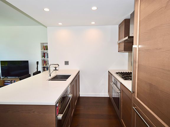 5th image of 5629 Birney Ave #304