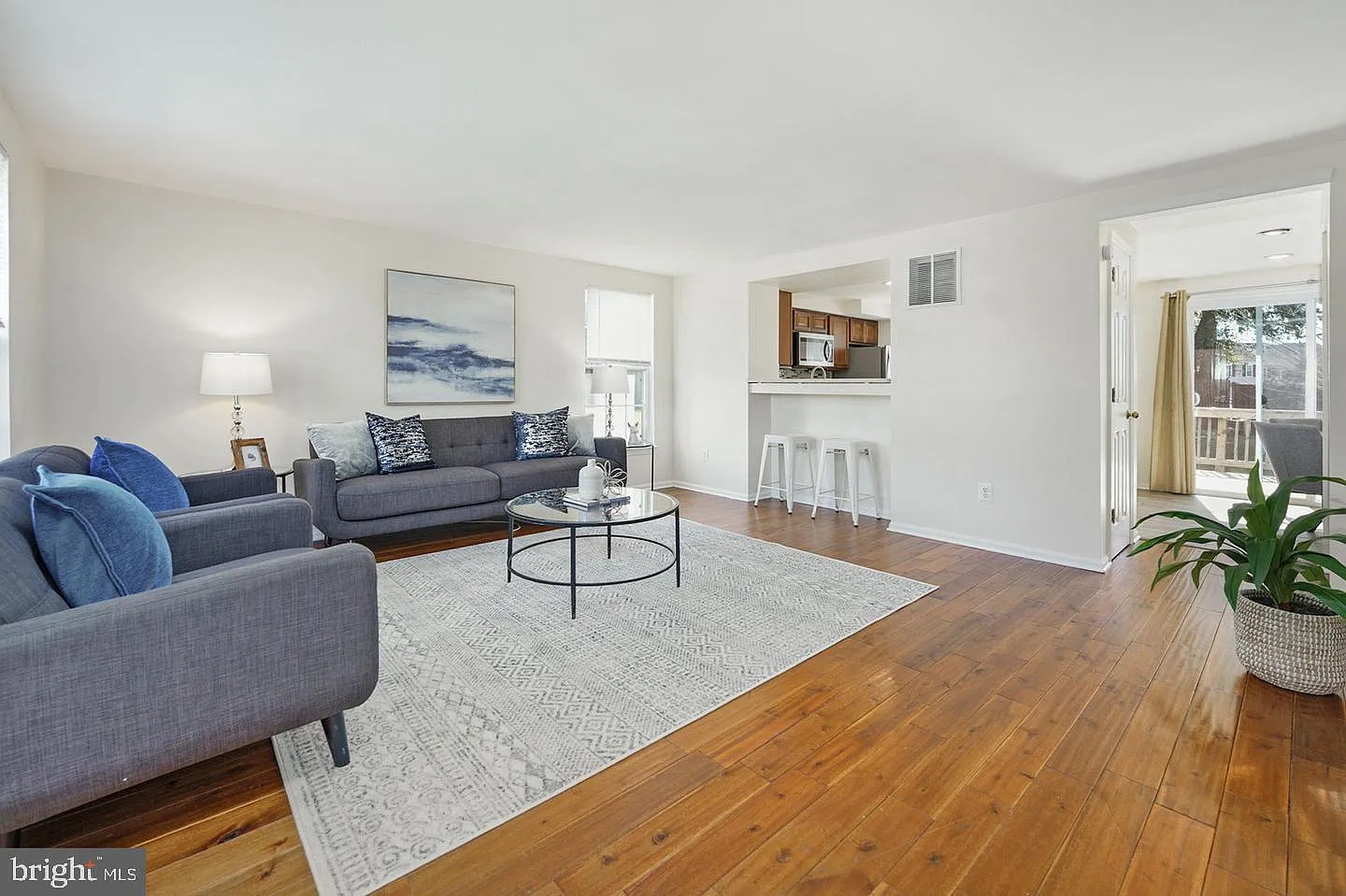 3 bed, 3.5 bath, 1182 sqft, $2,550 — Photo 4