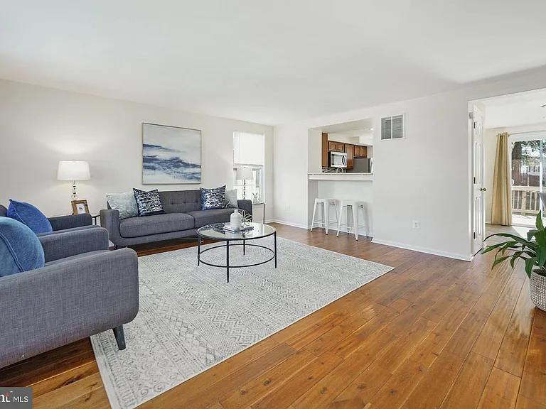 3433 Belleplain Ct — Photo 4