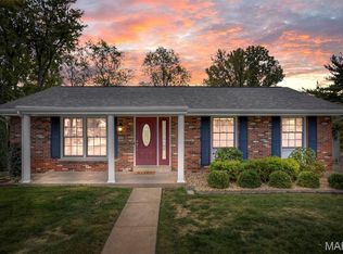 2542 Via Miralesta Dr, Saint Louis, MO 63125