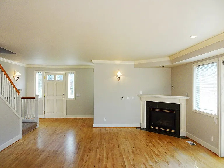 657 W Emerson St #C — Photo 4