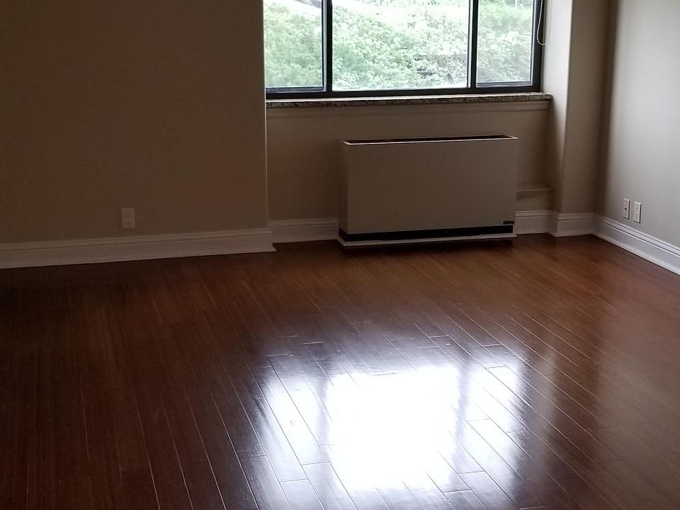 1st image of 700 E 8th St Unit 7N