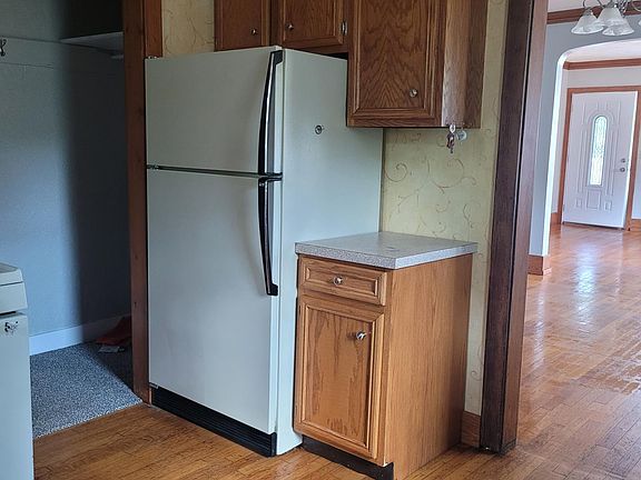 3rd image of 747 Garfield Ave NW