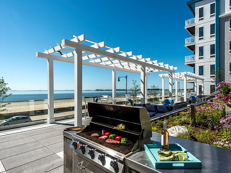 Beach House Apartments — Photo 33