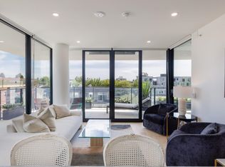 135 E 13th St #302, North Vancouver, BC V7L 2L8