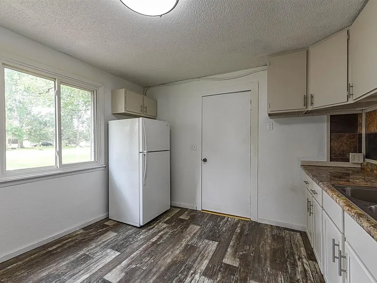 216 5th St SW — Photo 4