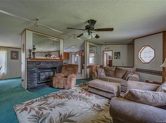 5th image of 2405 Woodbridge Dr