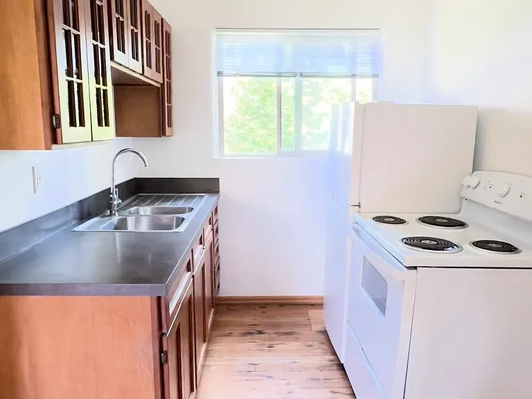 3804 N Haight Ave #8 — Photo 5
