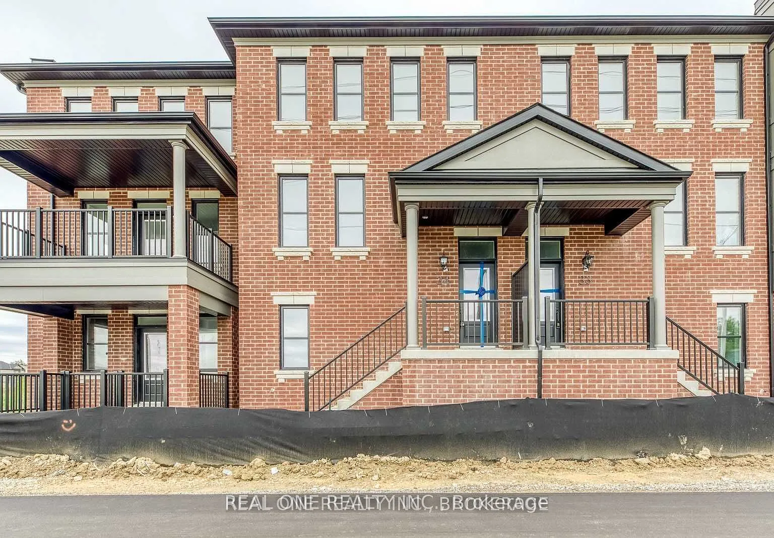 4 bed, $3,300 — Photo 1