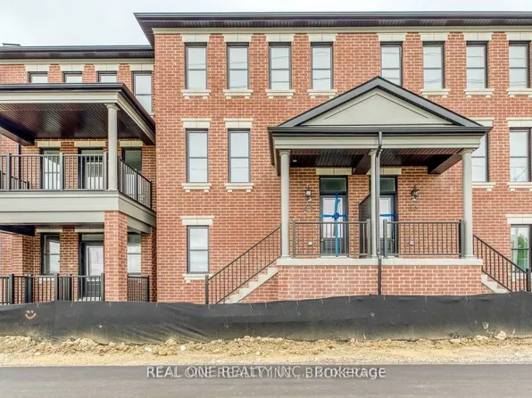 980 Logan Dr #34, Milton, ON L9E 1P7