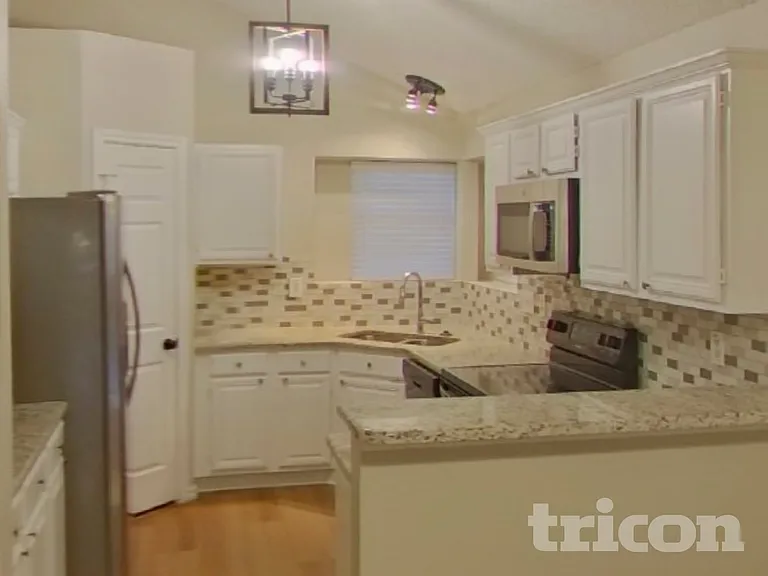 1424 Savannah St — Photo 5