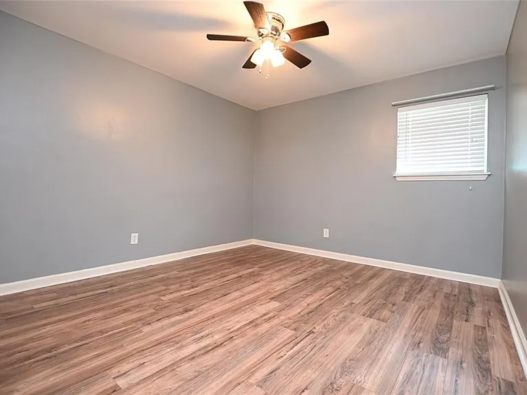 5846 Ettrick Dr — Photo 12