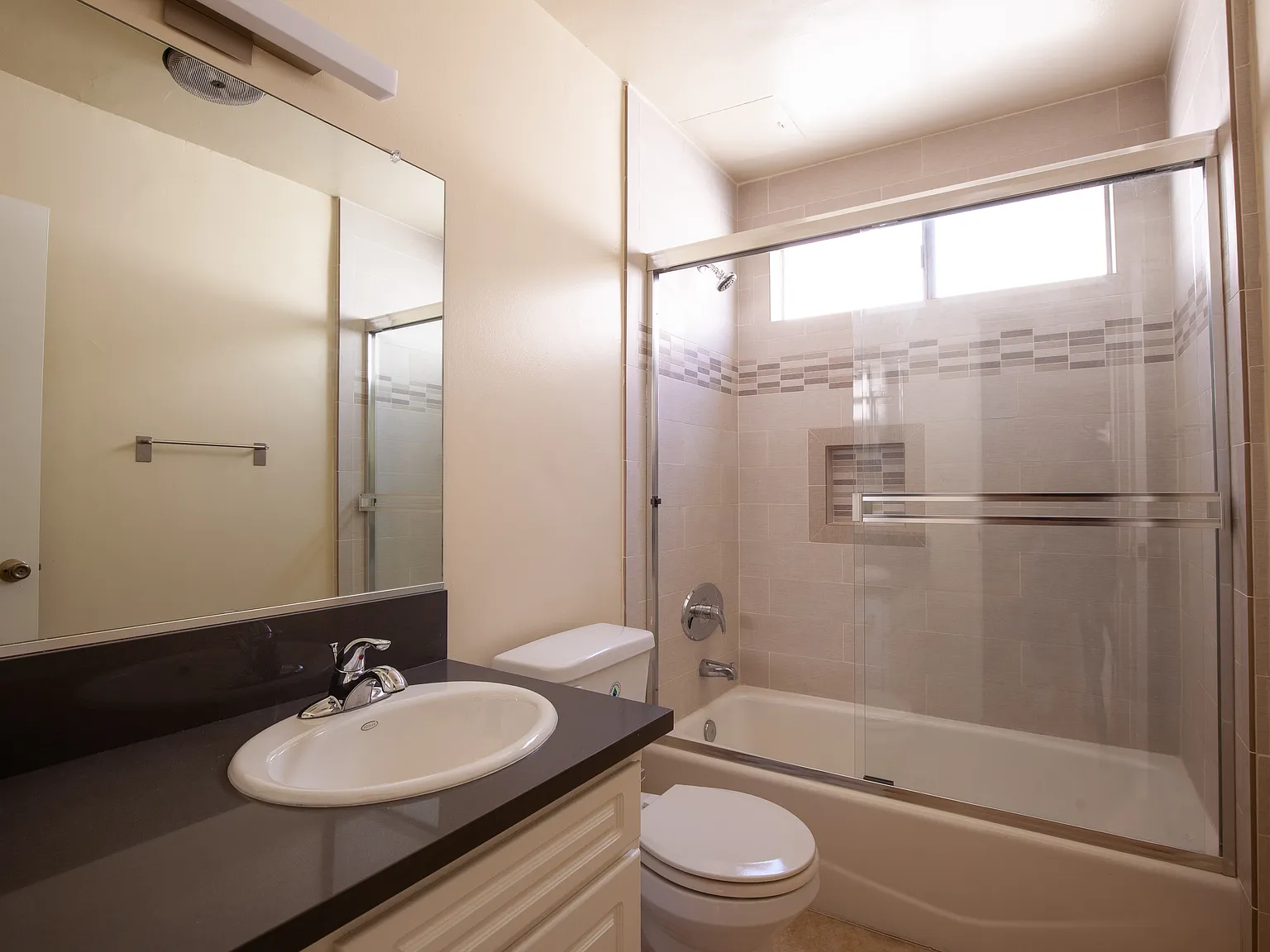 Coldwater Canyon Apartments — Photo 4