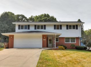 6776 Washington Ave, Windsor Heights, IA 50324