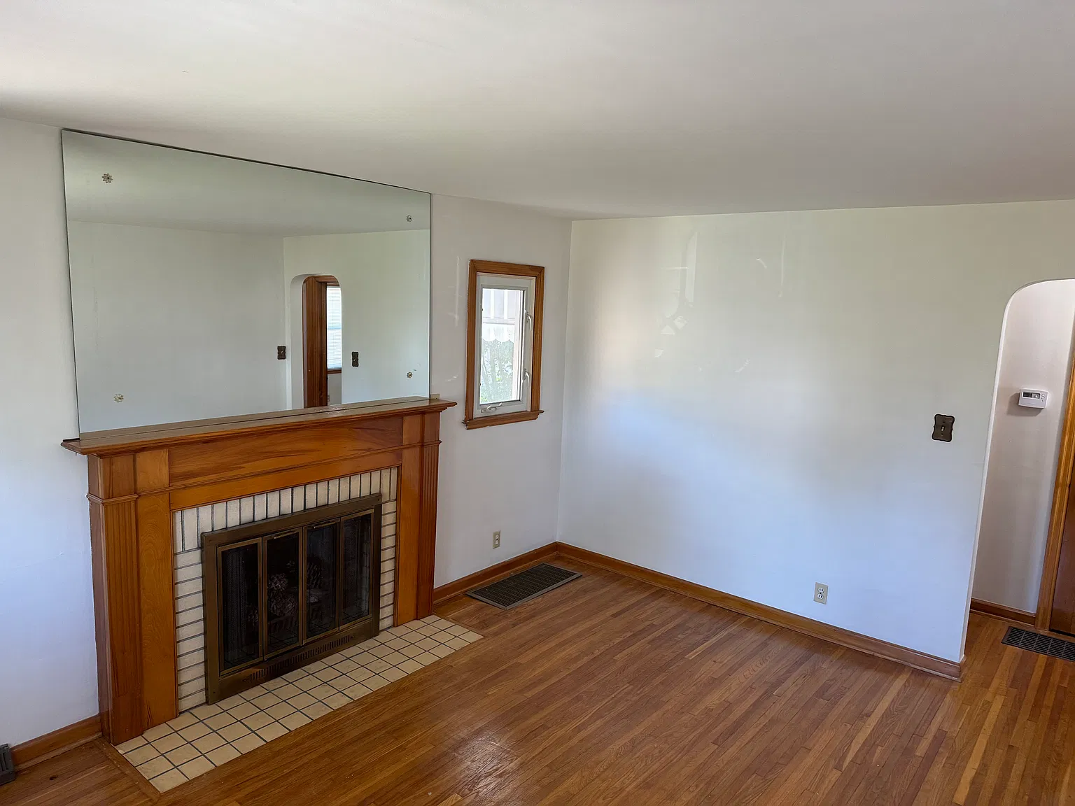 499 N Hague Ave — Photo 4