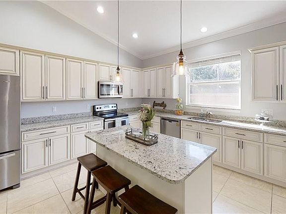3rd image of 1634 Yamada St SE