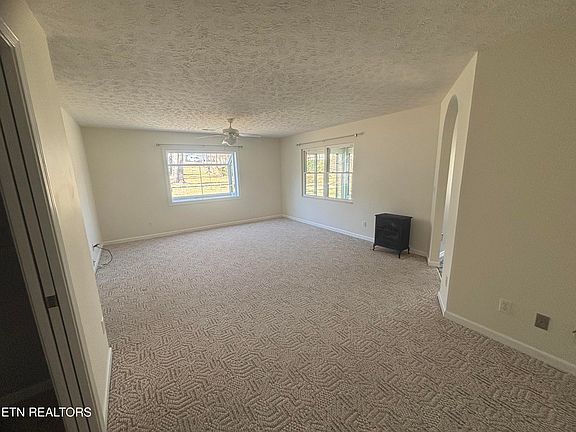 3rd image of 49 Hickory Hollow Cir