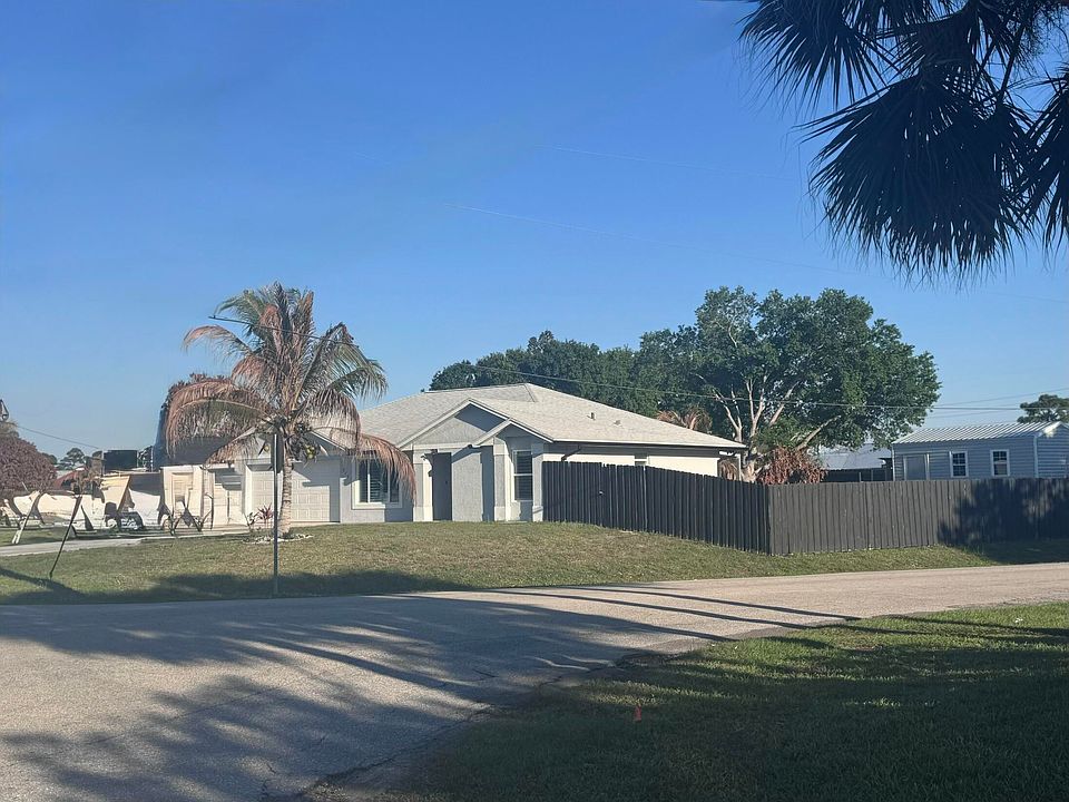 1st image of 272 SW Crescent Avenue