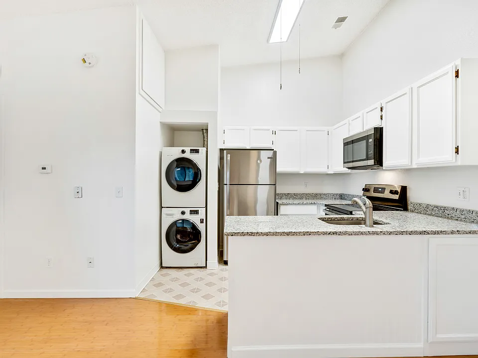 942 S Dearborn Way