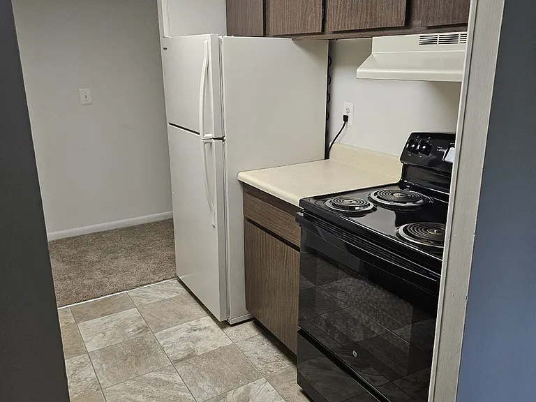 Lake Club Apartments — Photo 29