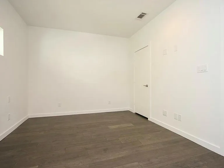 1410 Hyde Park Blvd #105 — Photo 14