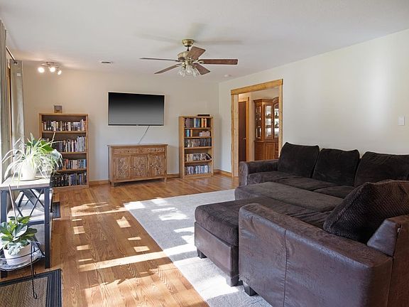 2nd image of 2425 E Carriage Hill Dr