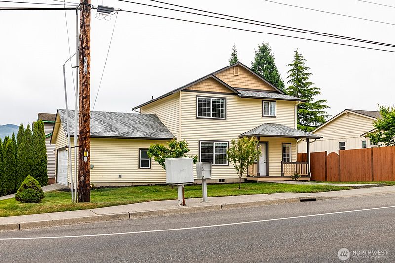 3rd image of 520 N Laventure Road