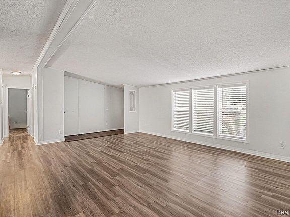 2nd image of 3697 Silverleaf White