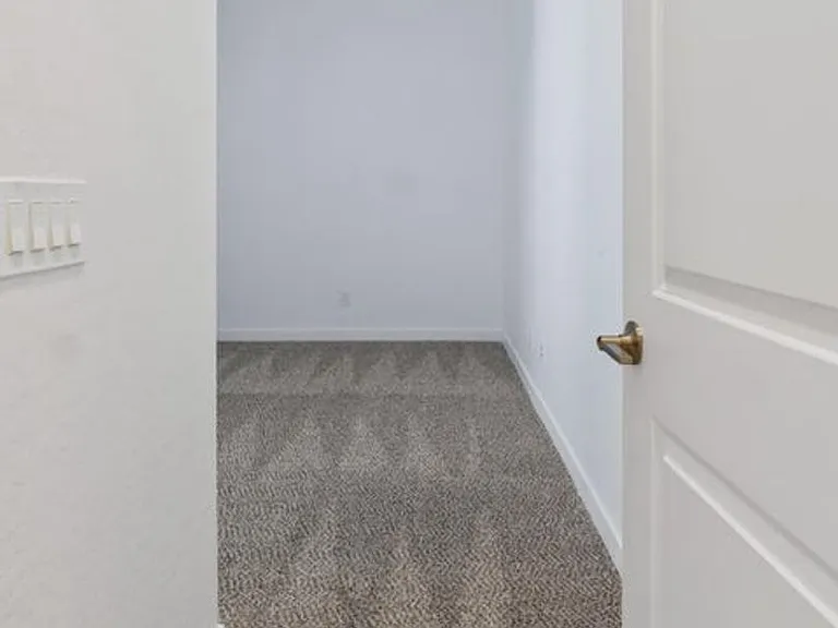 810 E Hopi Trl — Photo 16