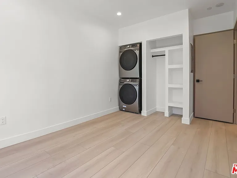 11010 Hortense St #1/4 — Photo 10