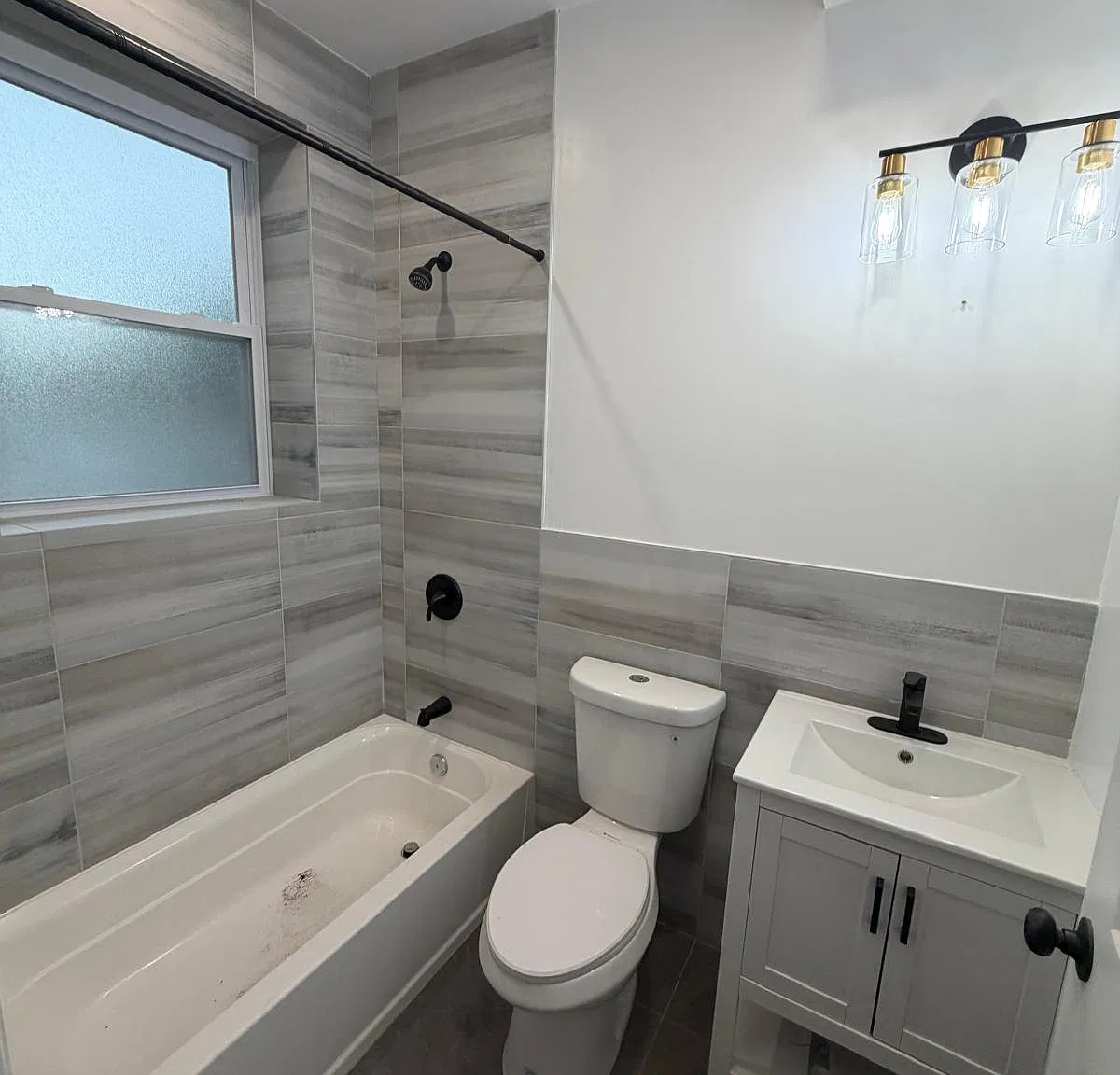4 bed, $2,975 — Photo 2