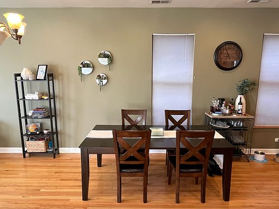 5th image of 1448 N Wood St APT 3F