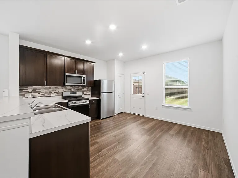 16306 Fontana Ct — Photo 8