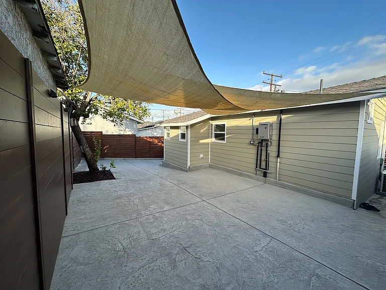 3421 Whiteside St — Photo 24
