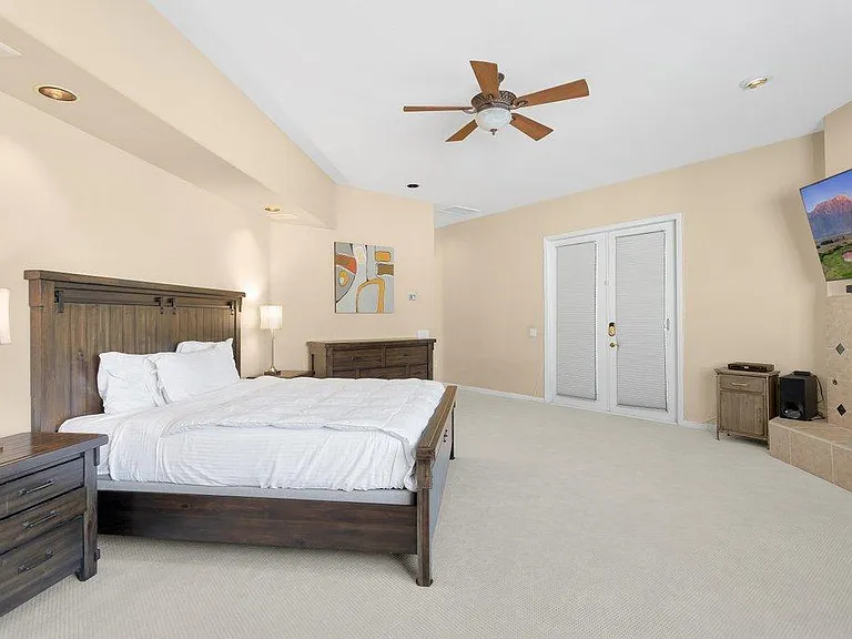 8 Macbeth Ct — Photo 18